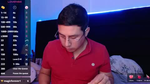 Snapshot of andrewmhilton_ chatting on December 31, 2:40 am andrewmhilton_ online show from December 31, 2:40 am