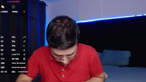 Snapshot of andrewmhilton_ chatting on March 4, 11:00 pm andrewmhilton_ online show from March 4, 11:00 pm