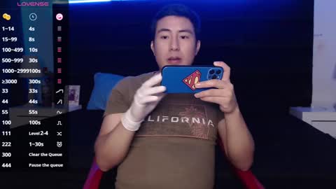 Snapshot of andrewmhilton_ chatting on January 12, 1:32 am andrewmhilton_ online show from January 12, 1:32 am