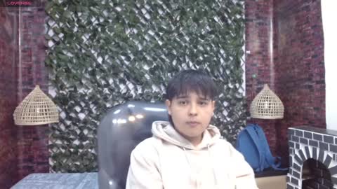 Snapshot of andrewsmile_ chatting on January 3, 12:41 pm ANDREW online show from January 3, 12:41 pm