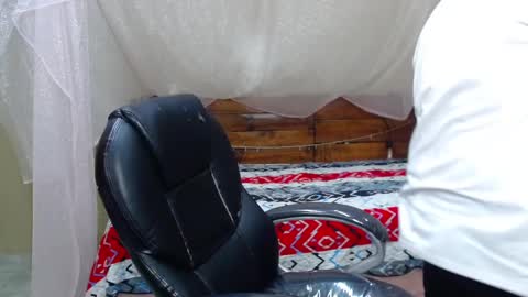 Snapshot of andrewsmile_ chatting on March 4, 12:12 pm ANDREW online show from March 4, 12:12 pm
