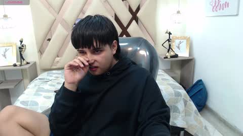 Snapshot of andrewsmile_ chatting on January 8, 1:20 pm ANDREW online show from January 8, 1:20 pm
