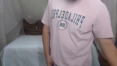 Snapshot of andrewsmile_ chatting on December 10, 12:27 pm ANDREW online show from December 10, 12:27 pm