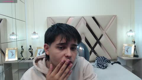 Snapshot of andrewsmile_ chatting on February 1, 12:05 pm ANDREW online show from February 1, 12:05 pm