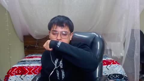 Snapshot of andrewsmile_ chatting on February 7, 12:28 pm ANDREW online show from February 7, 12:28 pm