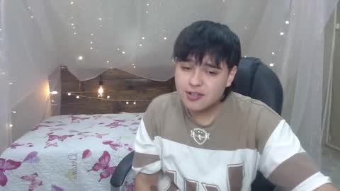 Snapshot of andrewsmile_ chatting on December 16, 12:38 pm ANDREW online show from December 16, 12:38 pm