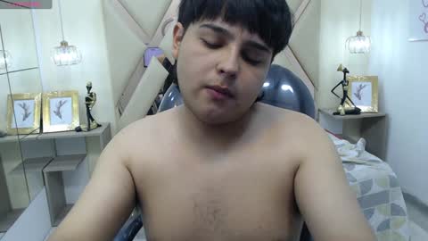 Snapshot of andrewsmile_ chatting on January 7, 12:48 pm ANDREW online show from January 7, 12:48 pm