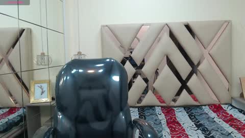 Snapshot of andrewsmile_ chatting on January 30, 12:06 pm ANDREW online show from January 30, 12:06 pm