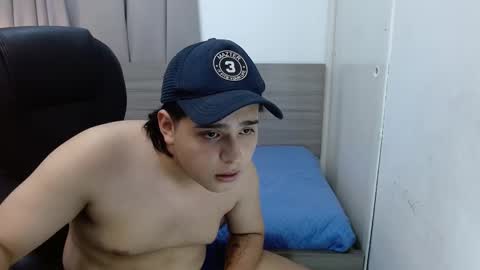 Snapshot of andrewsmile_ chatting on December 14, 4:01 am ANDREW online show from December 14, 4:01 am