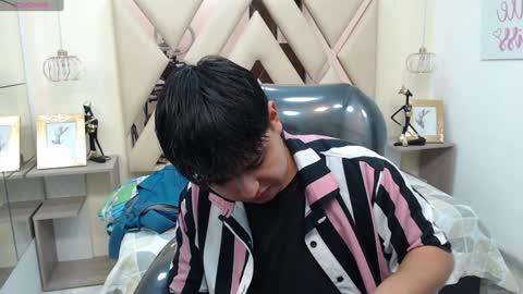 Snapshot of andrewsmile_ chatting on January 5, 12:42 pm ANDREW online show from January 5, 12:42 pm