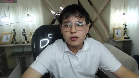 Snapshot of andrewsmile_ chatting on January 26, 3:25 pm ANDREW online show from January 26, 3:25 pm