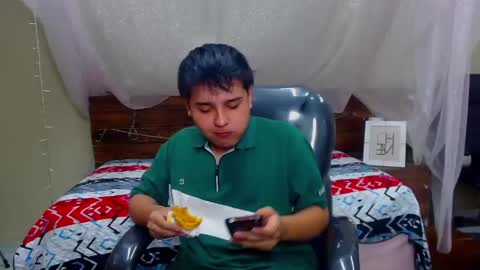 Snapshot of andrewsmile_ chatting on February 9, 12:19 pm ANDREW online show from February 9, 12:19 pm