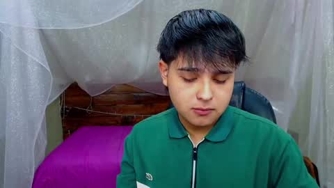 Snapshot of andrewsmile_ chatting on March 12, 12:15 pm ANDREW online show from March 12, 12:15 pm