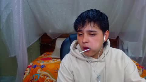 Snapshot of andrewsmile_ chatting on February 24, 12:16 pm ANDREW online show from February 24, 12:16 pm
