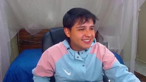 Snapshot of andrewsmile_ chatting on February 23, 12:11 pm ANDREW online show from February 23, 12:11 pm