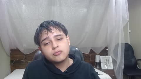 Snapshot of andrewsmile_ chatting on February 5, 12:06 pm ANDREW online show from February 5, 12:06 pm