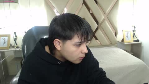 Snapshot of andrewsmile_ chatting on January 16, 12:20 pm ANDREW online show from January 16, 12:20 pm