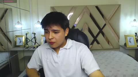Snapshot of andrewsmile_ chatting on February 15, 12:33 pm ANDREW online show from February 15, 12:33 pm