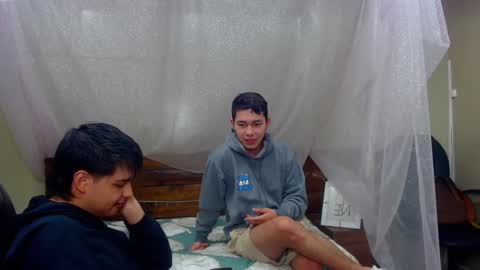 Snapshot of andrewsmile_ chatting on February 10, 12:18 pm ANDREW online show from February 10, 12:18 pm