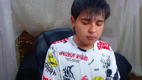 Snapshot of andrewsmile_ chatting on February 28, 12:09 pm ANDREW online show from February 28, 12:09 pm