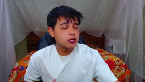 Snapshot of andrewsmile_ chatting on February 25, 12:24 pm ANDREW online show from February 25, 12:24 pm