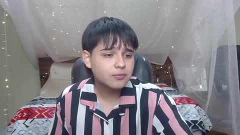 Snapshot of andrewsmile_ chatting on February 6, 12:16 pm ANDREW online show from February 6, 12:16 pm