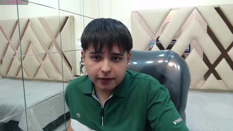 Snapshot of andrewsmile_ chatting on January 12, 1:48 pm ANDREW online show from January 12, 1:48 pm