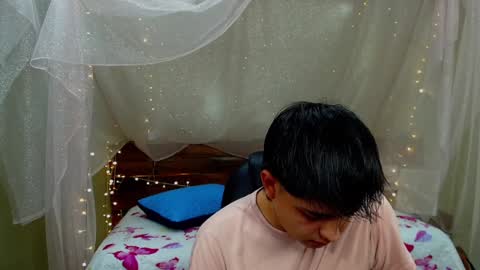 Snapshot of andrewsmile_ chatting on March 11, 12:17 pm ANDREW online show from March 11, 12:17 pm
