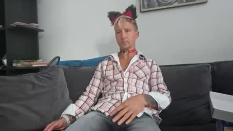 andrewsu1986 online show from October 19, 2:42 pm