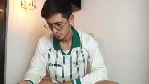 andy_collins__ online show from April 10, 3:02 am