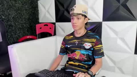 andy_dan1 online show from March 24, 8:02 pm