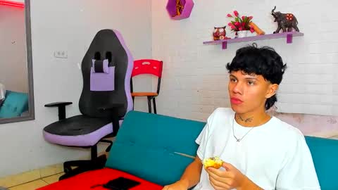 Snapshot of andy_dan1 chatting on October 12, 5:40 pm andy_dan1 online show from October 12, 5:40 pm