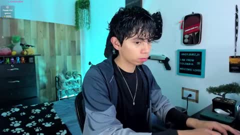 Snapshot of andy_guez_11 chatting on February 11, 11:43 am andy_guez_11 online show from February 11, 11:43 am