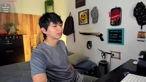 Snapshot of andy_guez_11 chatting on March 5, 10:00 am andy_guez_11 online show from March 5, 10:00 am