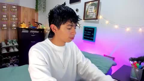 Snapshot of andy_guez_11 chatting on January 14, 9:56 am andy_guez_11 online show from January 14, 9:56 am