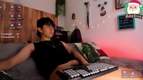 Snapshot of andy_guez_11 chatting on December 23, 12:03 am andy_guez_11 online show from December 23, 12:03 am