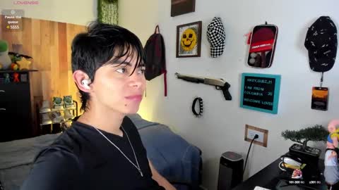 Snapshot of andy_guez_11 chatting on February 25, 11:30 am andy_guez_11 online show from February 25, 11:30 am