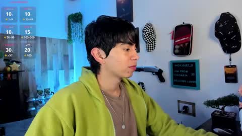 Snapshot of andy_guez_11 chatting on February 28, 10:41 am andy_guez_11 online show from February 28, 10:41 am