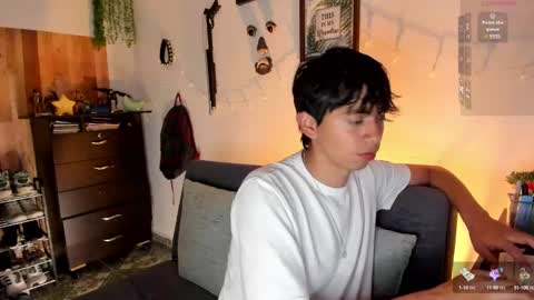 Snapshot of andy_guez_11 chatting on January 25, 10:19 am andy_guez_11 online show from January 25, 10:19 am