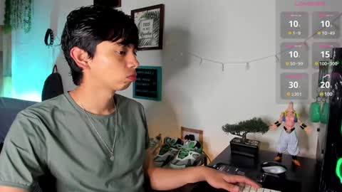 Snapshot of andy_guez_11 chatting on February 5, 11:23 am andy_guez_11 online show from February 5, 11:23 am