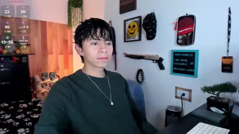 Snapshot of andy_guez_11 chatting on February 12, 10:03 am andy_guez_11 online show from February 12, 10:03 am