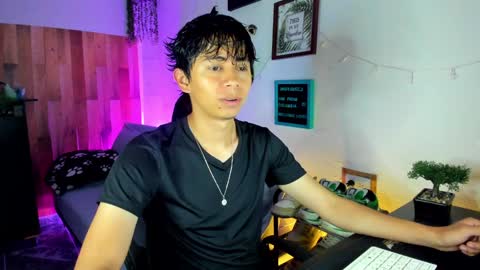 Snapshot of andy_guez_11 chatting on February 3, 10:03 am andy_guez_11 online show from February 3, 10:03 am
