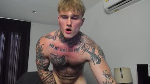 Snapshot of andy_hunk chatting on October 7, 8:18 am Andrew online show from October 7, 8:18 am