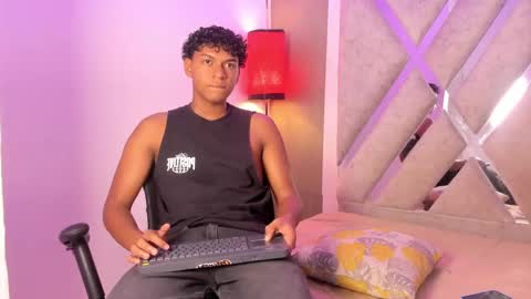 Snapshot of andy_jones7 chatting on October 1, 3:21 am andy online show from October 1, 3:21 am