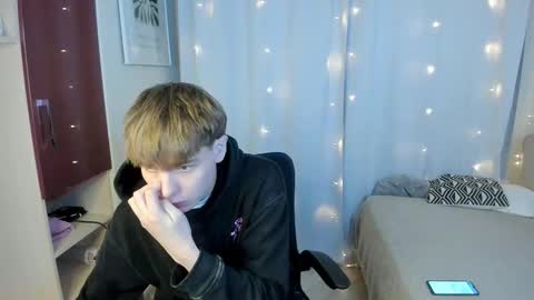 Snapshot of andyjey_ chatting on September 29, 8:05 pm Mandy and Andy online show from September 29, 8:05 pm