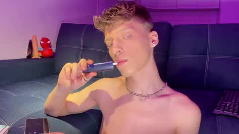 AndyTwinkkk online show from March 19, 5:05 pm