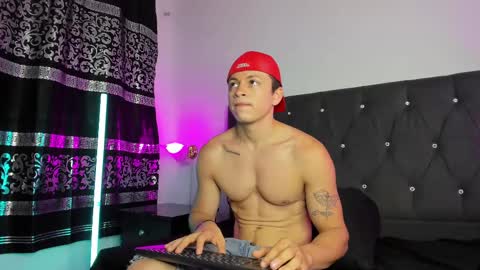Snapshot of angel_cuervo chatting on March 10, 12:38 pm Angel Cuervo online show from March 10, 12:38 pm