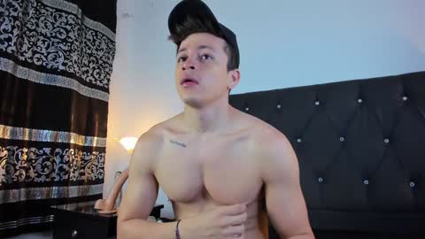 Snapshot of angel_cuervo chatting on January 21, 12:24 pm Angel Cuervo online show from January 21, 12:24 pm