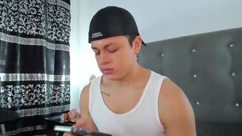 Snapshot of angel_cuervo chatting on December 14, 12:33 pm Angel Cuervo online show from December 14, 12:33 pm