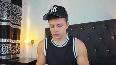 Snapshot of angel_cuervo chatting on January 8, 12:37 pm Angel Cuervo online show from January 8, 12:37 pm